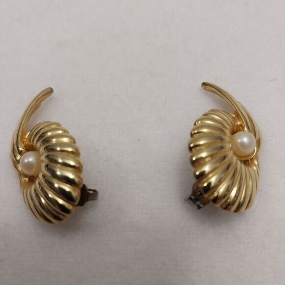 Vintage Earrings Gold Tone Wave Pattern With Faux Pearl Accent #J216 - Picture 6 of 7